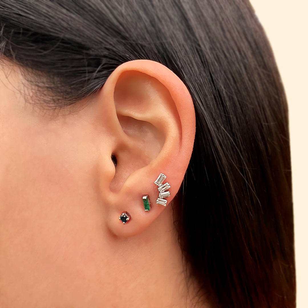 18k White Gold Graduating Diamond Baguette Studs