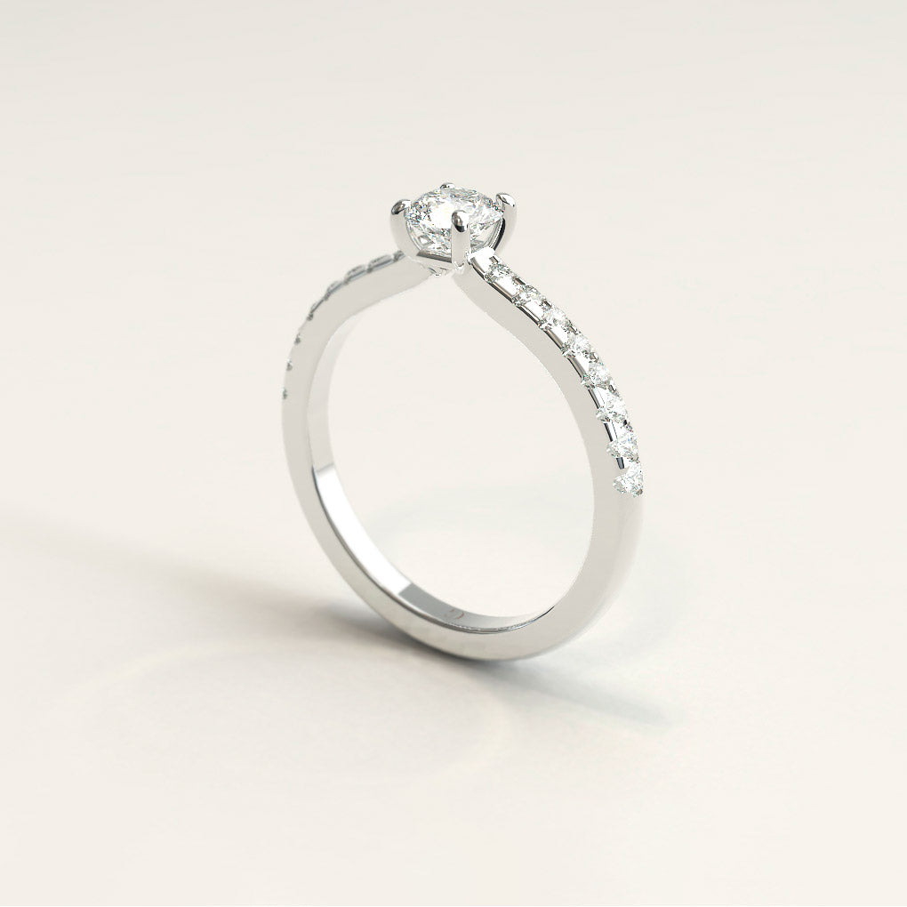 18k White Gold Round Diamond Engagement Ring