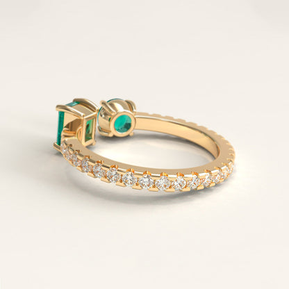 Anillo de cóctel con esmeralda redonda y cuadrada colombiana en oro amarillo de 18 quilates