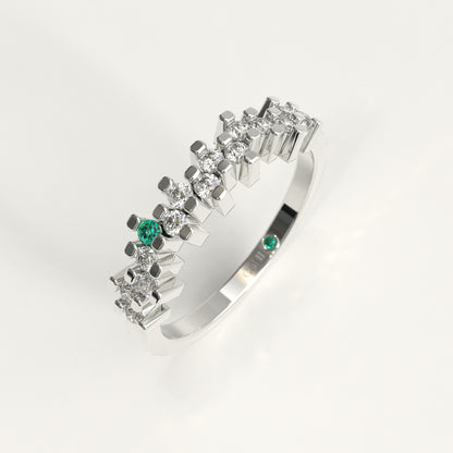 Rung Ring in 18k white gold — Colombian emerald and round diamond cluster band, 1Em Collection by GOHI stand