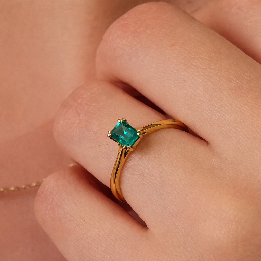 Emerald ring in finger, how to clean it
