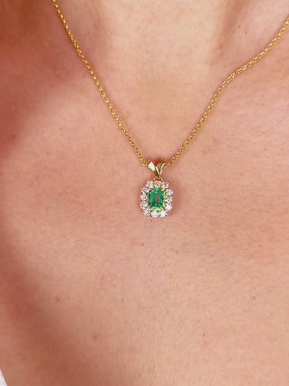 Colombian Emerald and Diamonds Pendant